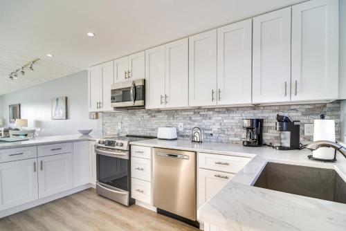 Indian Shores Condo with Balcony and Pool Access! - image 11