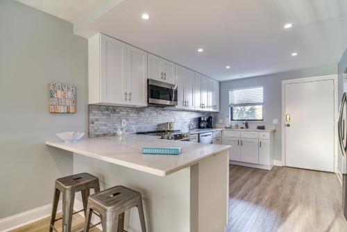 Indian Shores Condo with Balcony and Pool Access! - image 14