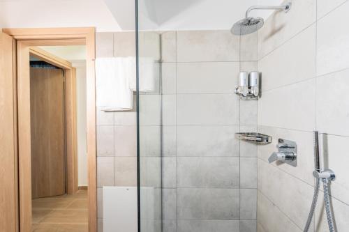 2 bedrooms, 3 beds