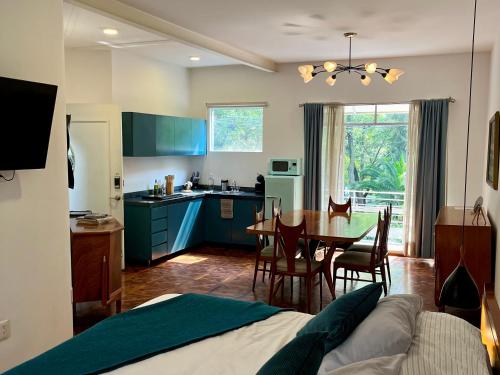 Edificio Art Deco en Roma Norte Room Type - Studio with Garden View
