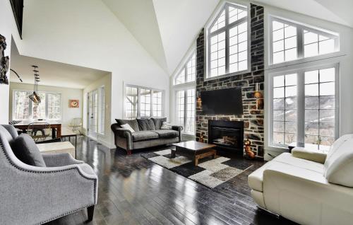 Chalet 18 Chemin Blanc by Les Chalets Alpins in Stoneham (QC)