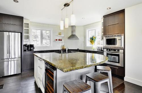 Chalet 18 Chemin Blanc by Les Chalets Alpins in Stoneham (QC)