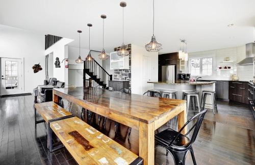 Chalet 18 Chemin Blanc by Les Chalets Alpins in Stoneham (QC)