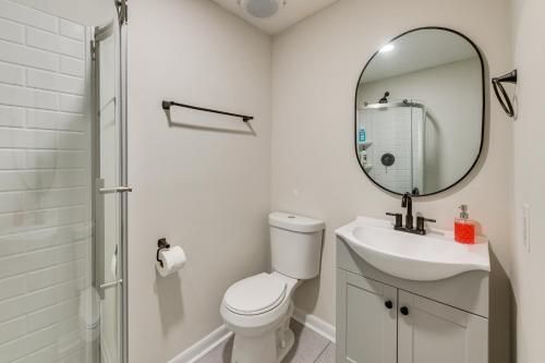 Inviting Columbus Home with Deck 7 Mi to Downtown!