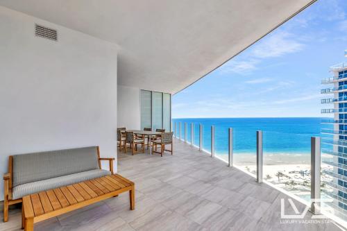Four Seasons FTL Beach 2 Bed 2Bath Luxury Residence Direct Ocean Views in Fort Lauderdale, USA