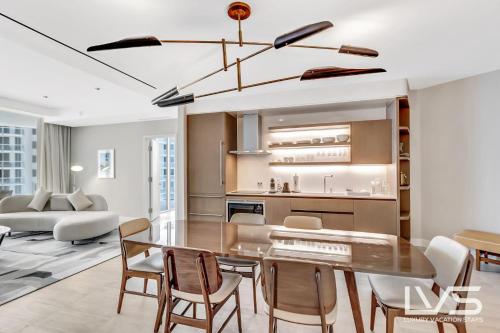 Four Seasons FTL Beach 2 Bed 2Bath Luxury Residence Direct Ocean Views in Fort Lauderdale, USA