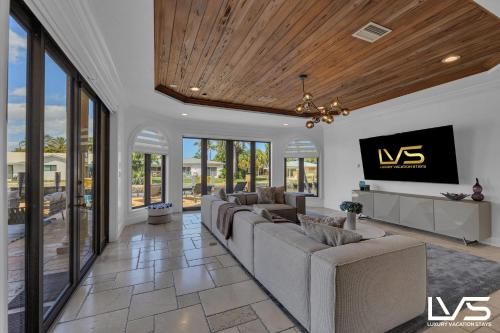 Villa Rhodes Palatial Waterfront Beach Estate in Delray Beach, USA