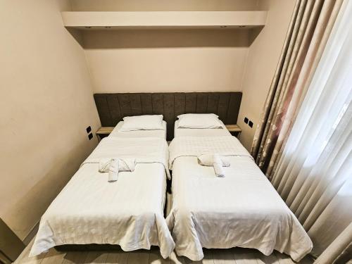 Sunflower Twin room, Tirana (photo 3)