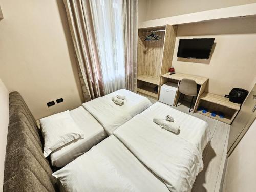 Sunflower Twin room, Tirana (photo 5)