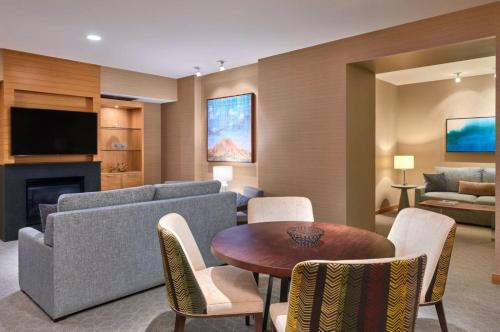 . Snowmass Village Viceroy 1 Bed Plus Den