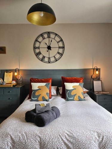 1 king bed, 1 twin bed