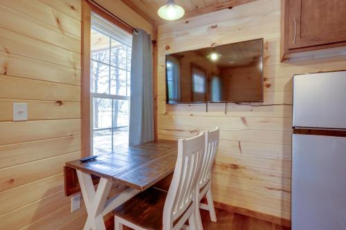 Lakeside Cabin with Kayaks Near Cloudland Canyon! in Trenton, USA