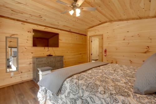 Lakeside Trenton Cabin on 7-Acre Property!