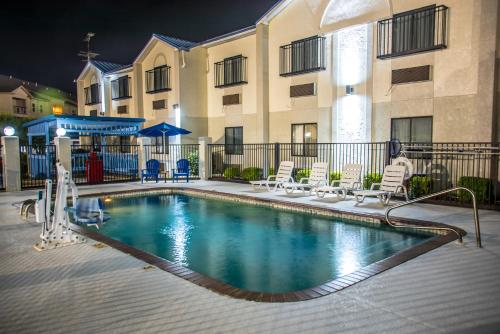 Exterior view, Days Inn by Wyndham Troy in Troy (AL)