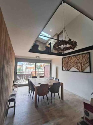 Spacieux et beau duplex au pied des pistes et centre station avec balcon - Location saisonnière - Les Deux-Alpes