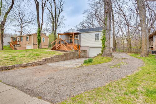 Cozy Kansas City Home - 3 Mi to Worlds of Fun! in Kansas City, USA
