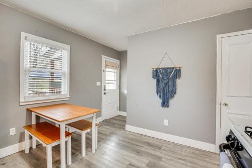 Cozy Kansas City Home - 3 Mi to Worlds of Fun! in Kansas City, USA