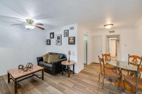 Quaint Condo with Pool Access 4 Mi to Dtwn Dallas! in Dallas, USA