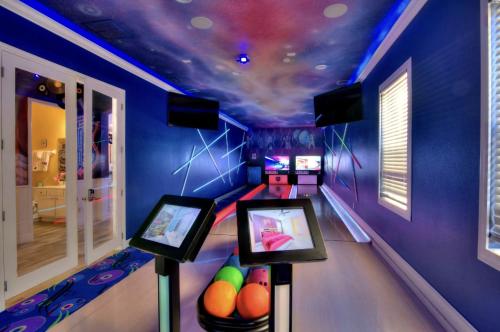 Remarkable Retreat Full of Entertainment in Davenport, USA