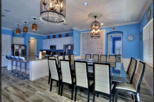 Remarkable Retreat Full of Entertainment in Davenport, USA
