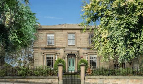 Norfolk House Hosted by The Scarlet Hen gîte à louer Huddersfield