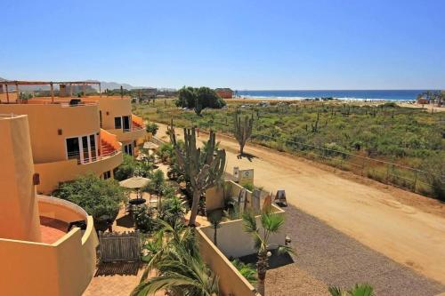 8AP Beautiful 1st Floor Condo, Pool Side, Cerritos in San Carlos, Mexico