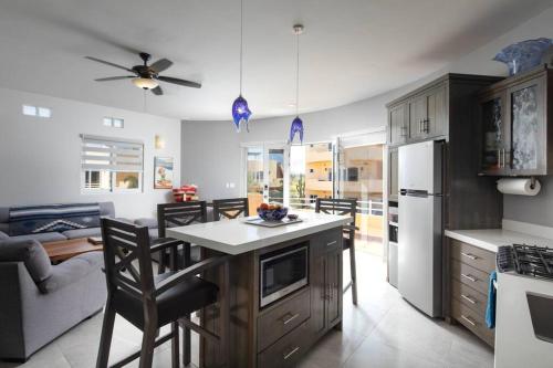 8B Cerritos Beach Luxury, Lrg Pool and Oceanview Deck in San Carlos, Mexico