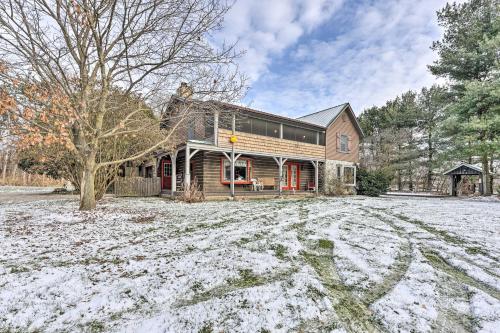 Primitive Goshen Pine Lodge with Fireplace! in Goshen, USA