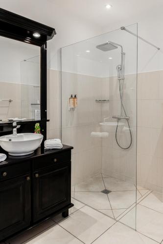 Superior Double Room image 3
