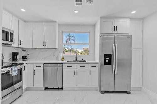 Pompano Gem, 1 mi to Beach & 12 Pickleball courts in Pompano Beach, USA