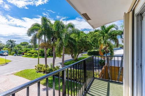 Pompano Gem, 1 mi to Beach & 12 Pickleball courts in Pompano Beach, USA