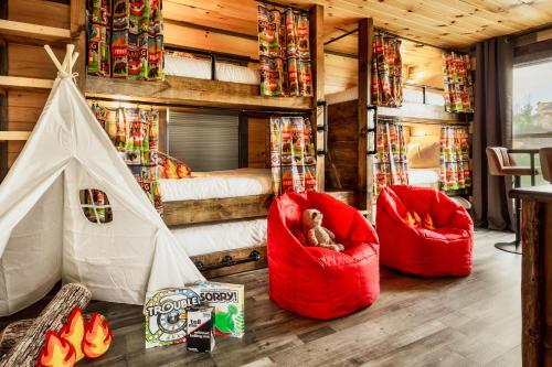 Mountainscape - Brand New Cabin w Views - HotTub - FireTable - PS5 - PoolTable - 3 Pools in Gatlinburg, USA