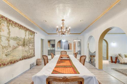 Upscale Los Angeles Retreat with Patio and BBQ Grill! near Museu d'Art Comtat de Los Angeles