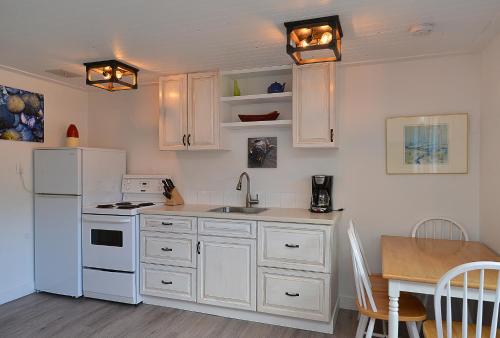 virtuve, John Henry's Marina and Resort in Garden Bay (BC)