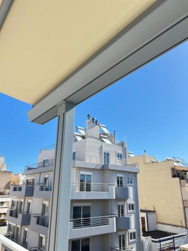 Cozy apartment with big veranda near Athens centre and metro tram, Atene (foto 7)