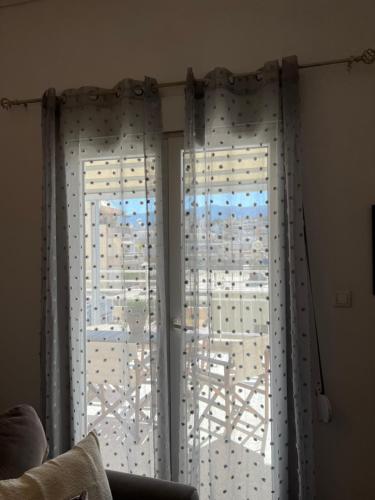 Cozy apartment with big veranda near Athens centre and metro tram, Atene (foto 6)