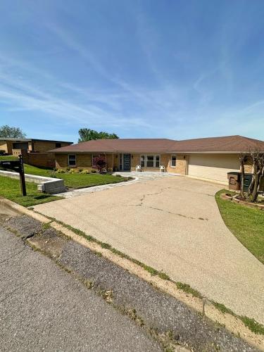 2-Bedroom 2-Bath Cozy Home in Nashvilles Vibrant in Nashville, USA