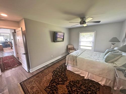 2-Bedroom 2-Bath Cozy Home in Nashvilles Vibrant in Nashville, USA