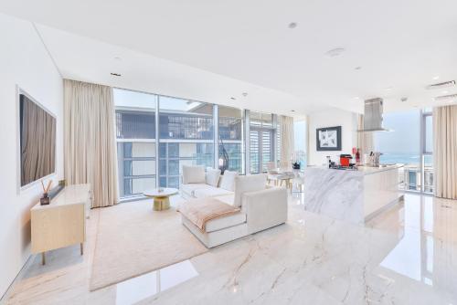 Premium 2+1 BR condo in the heart of Bluewaters Island, Dubai