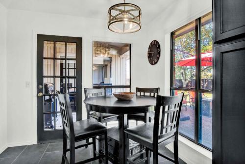 Cozy Parkside Home in Frisco, USA
