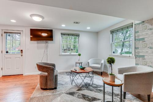 24 Mi to National Mall Pet-Friendly Studio in Beltsville, USA