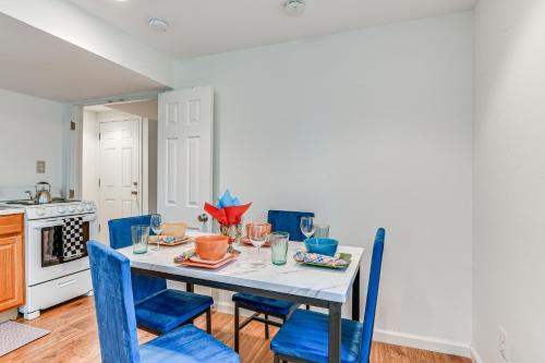 24 Mi to National Mall Pet-Friendly Studio in Beltsville, USA