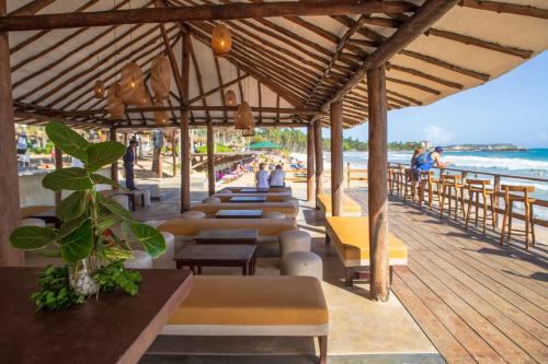 Bar/lounge, Sunsol Isla Caribe in Margarita Island