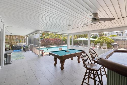 Private Villa with Pool and Sauna home in Dania Beach, USA