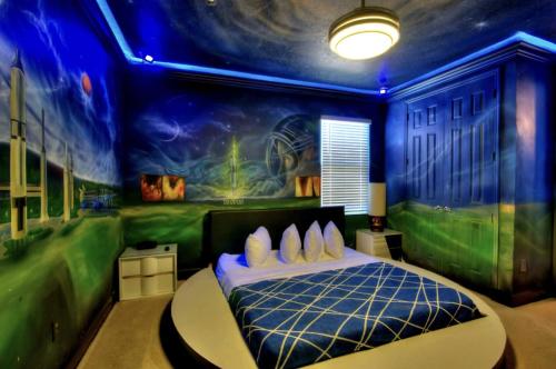 NEW! 14BR Bowling Villa Heated Pool Theater & Game Room - image 5