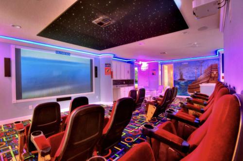 NEW! 14BR Bowling Villa Heated Pool Theater & Game Room - image 4