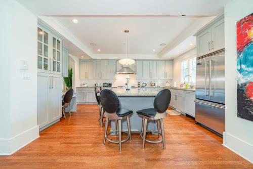 Vancouver West UBC-Adjacent Luxury Home Retreat 4B in Vancouver, Canada
