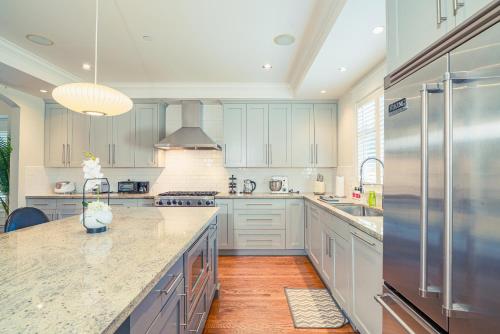 Vancouver West UBC-Adjacent Luxury Home Retreat 4B in Vancouver, Canada