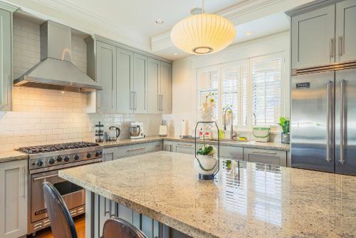 Vancouver West UBC-Adjacent Luxury Home Retreat 4B in Vancouver, Canada