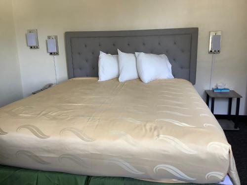 National 9 Motel - main image